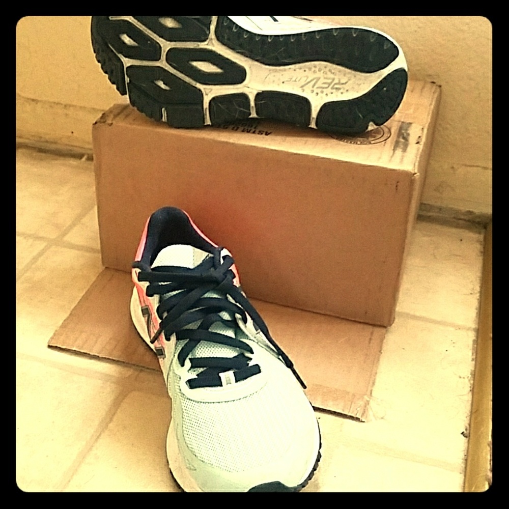 Running shoes practically brand new worn once